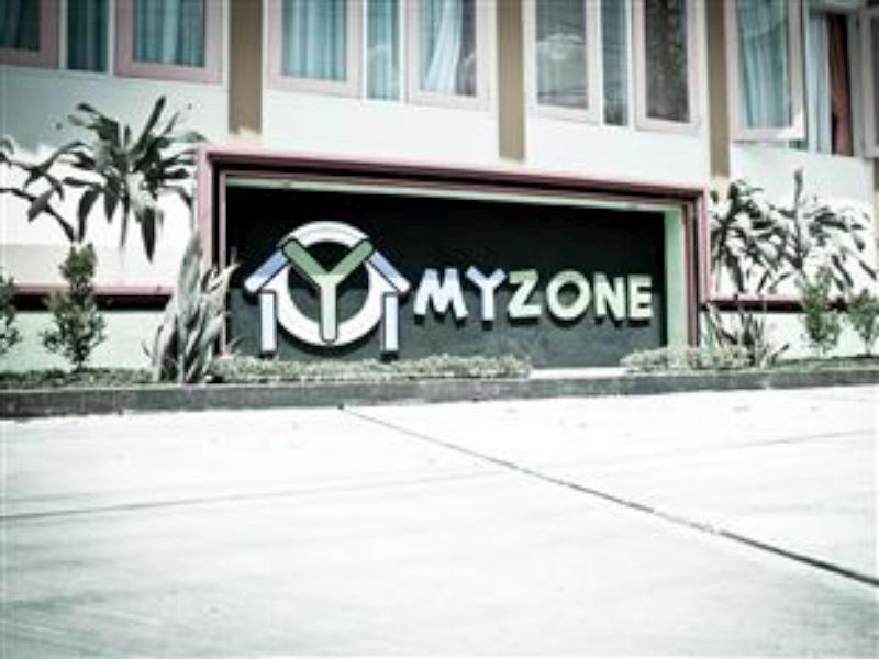 Hotel Myzone Homtel à Semarang Extérieur photo