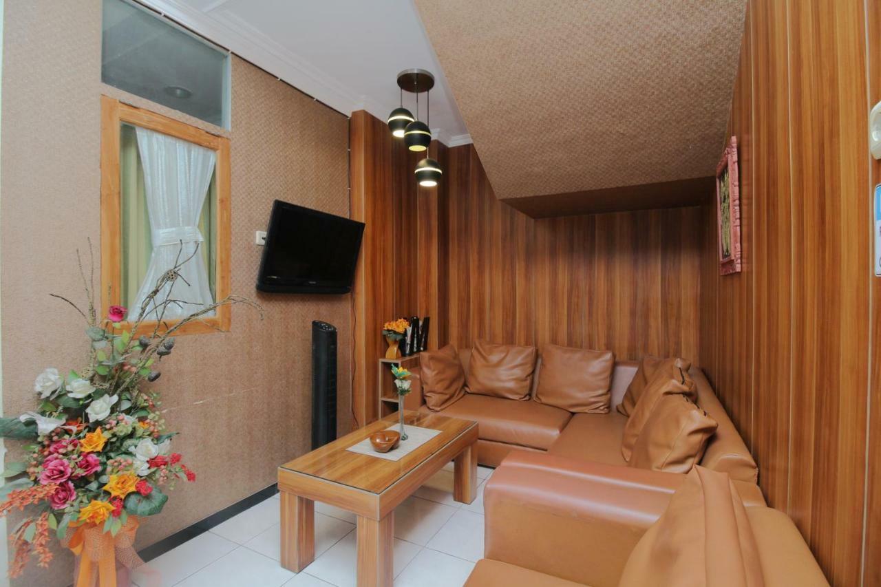 Hotel Myzone Homtel à Semarang Extérieur photo