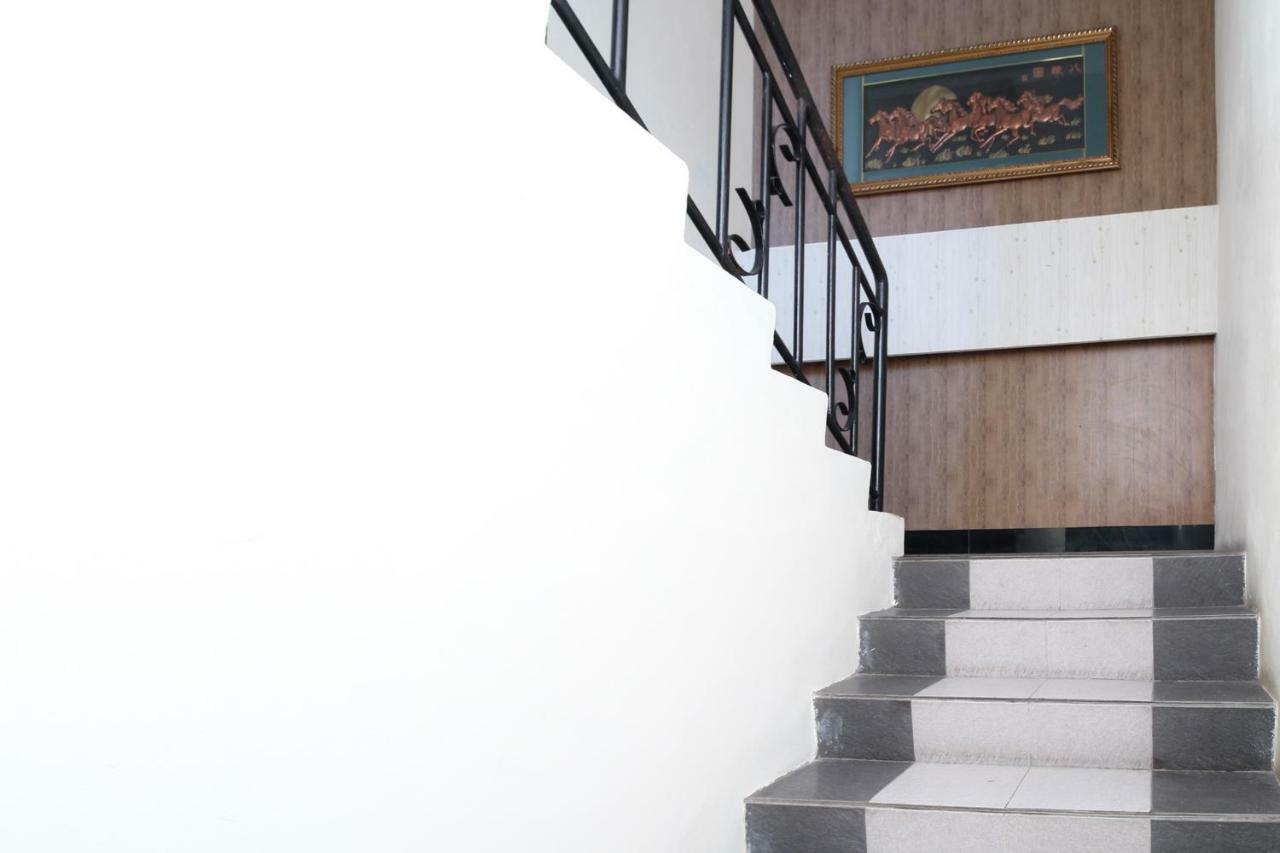 Hotel Myzone Homtel à Semarang Extérieur photo